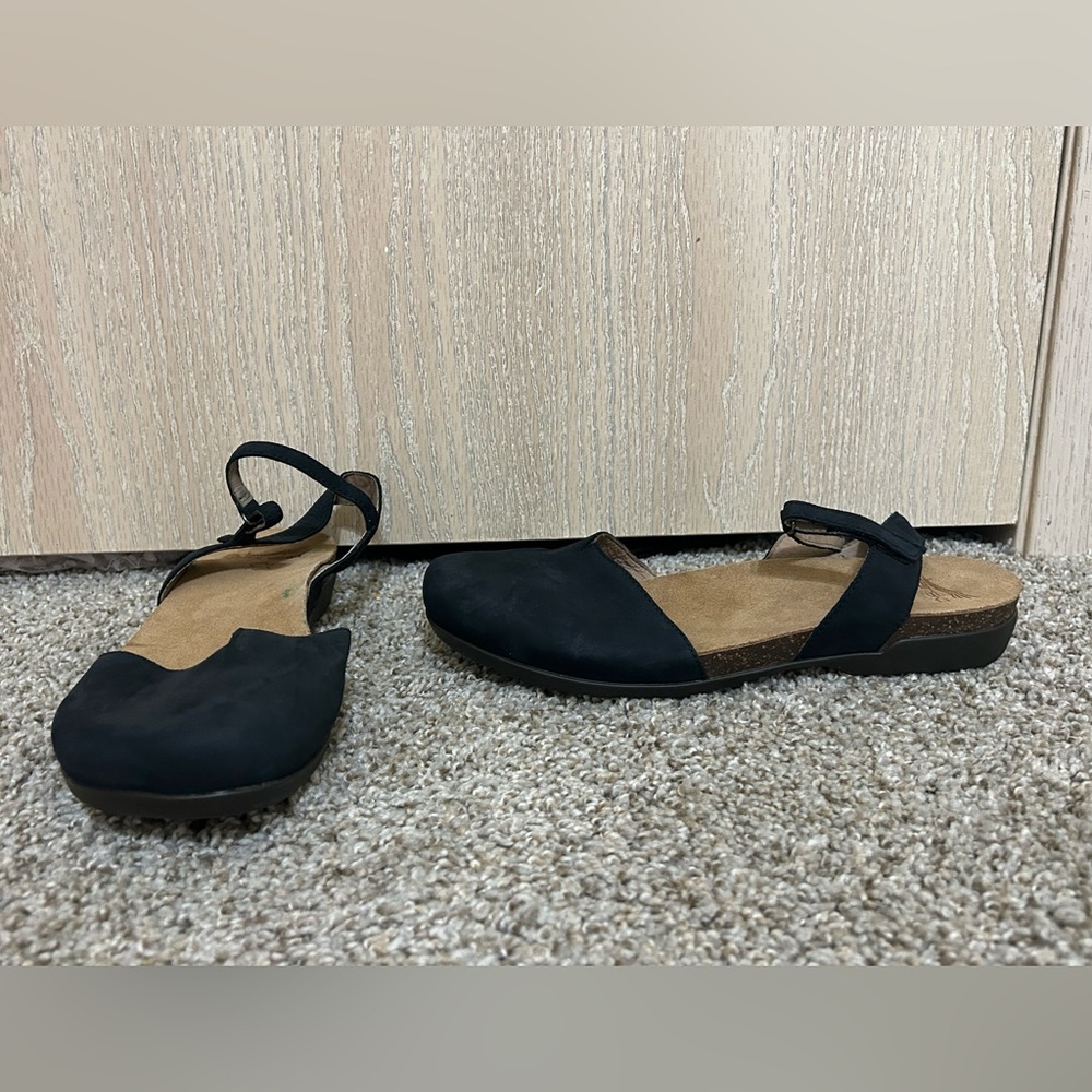 Dansko Rowan Sandal Nubuck Leather Women's Size 43 Black Ankle Velcro Round Toe